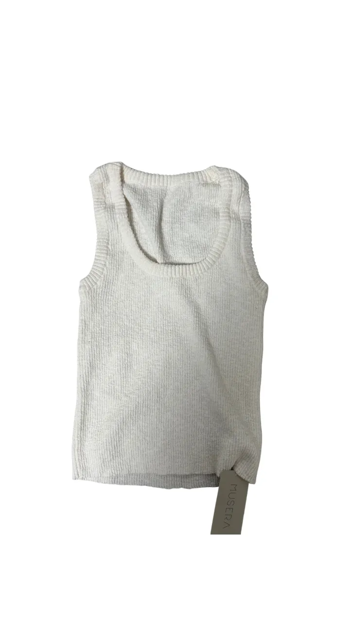 Musculosa de tejido acanalado color blanco roto.