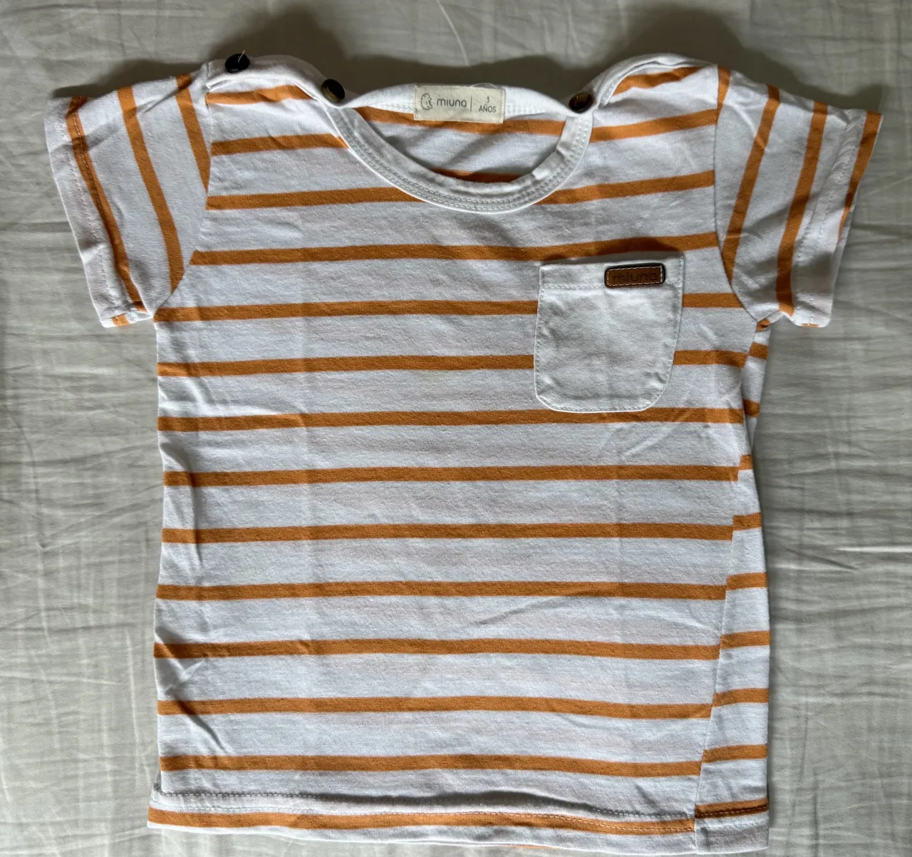 Remera Miuna - Vista 2