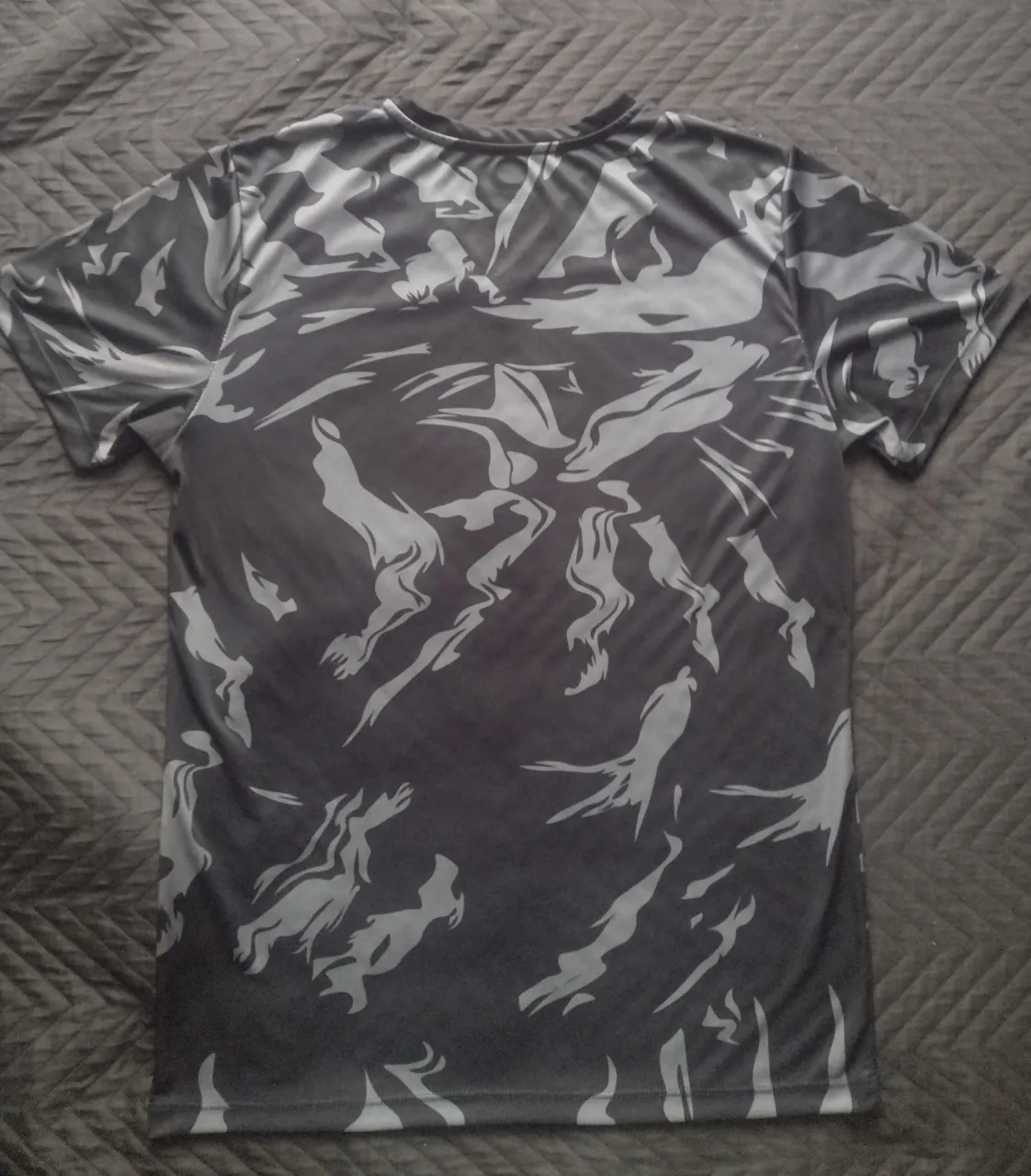 Remera Brickton - Vista 3