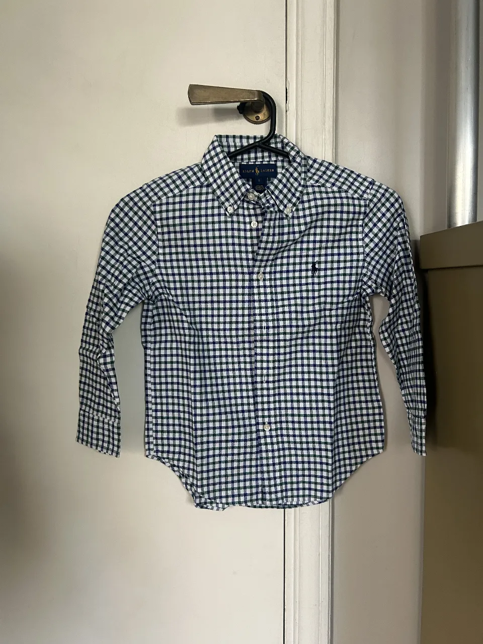 Camisa a cuadros Ralph Lauren para niño, manga larga, con el logo del caballo bordado. Ideal para un look casual y preppy.