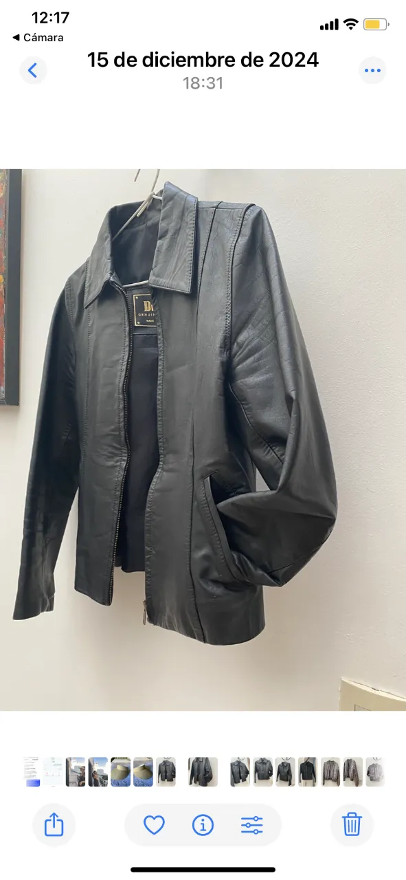 Campera de cuero negra,con cierre y bolsillos. Ideal para un look moderno y versátil.