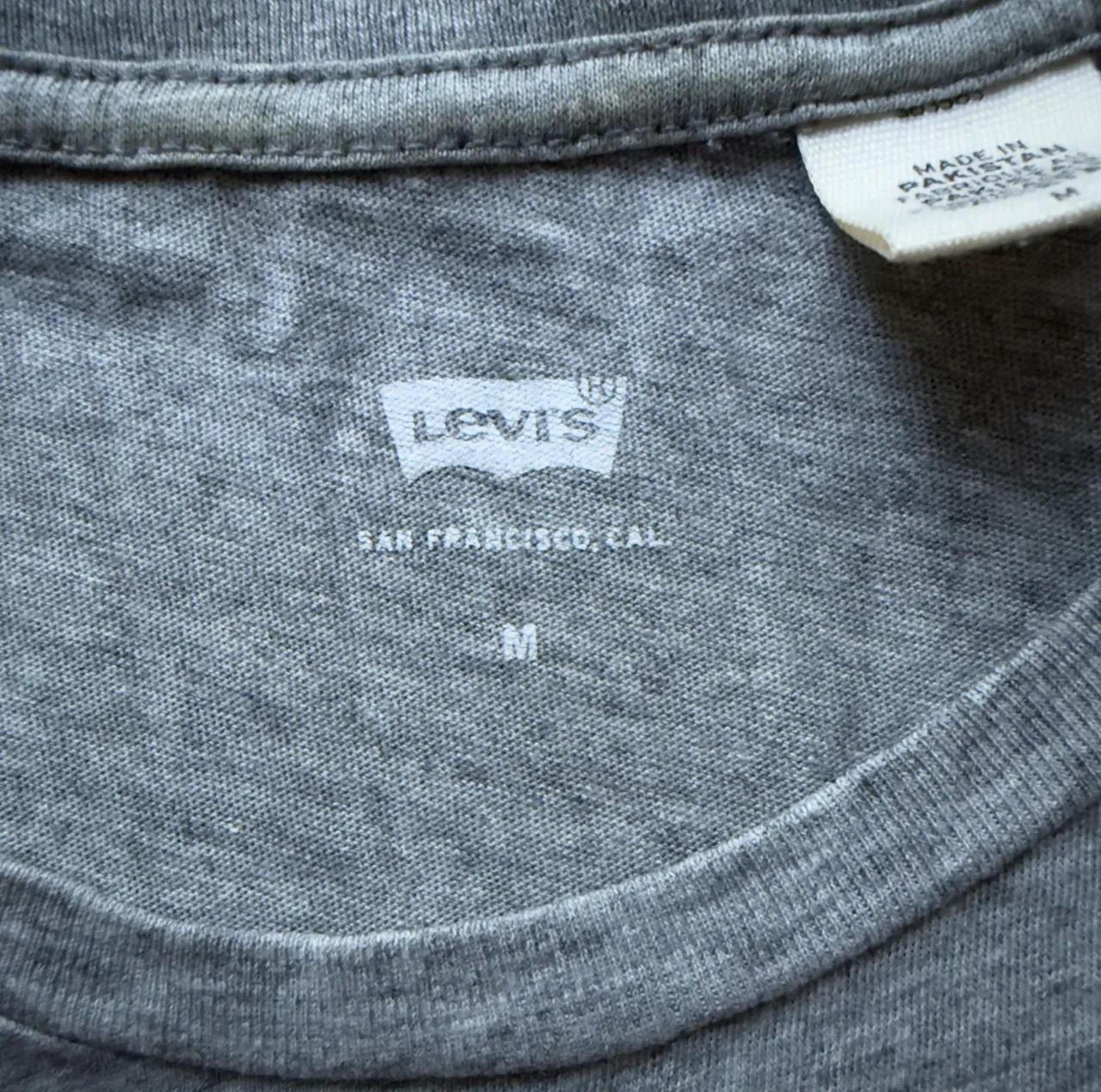Remera Levi's - Vista 2