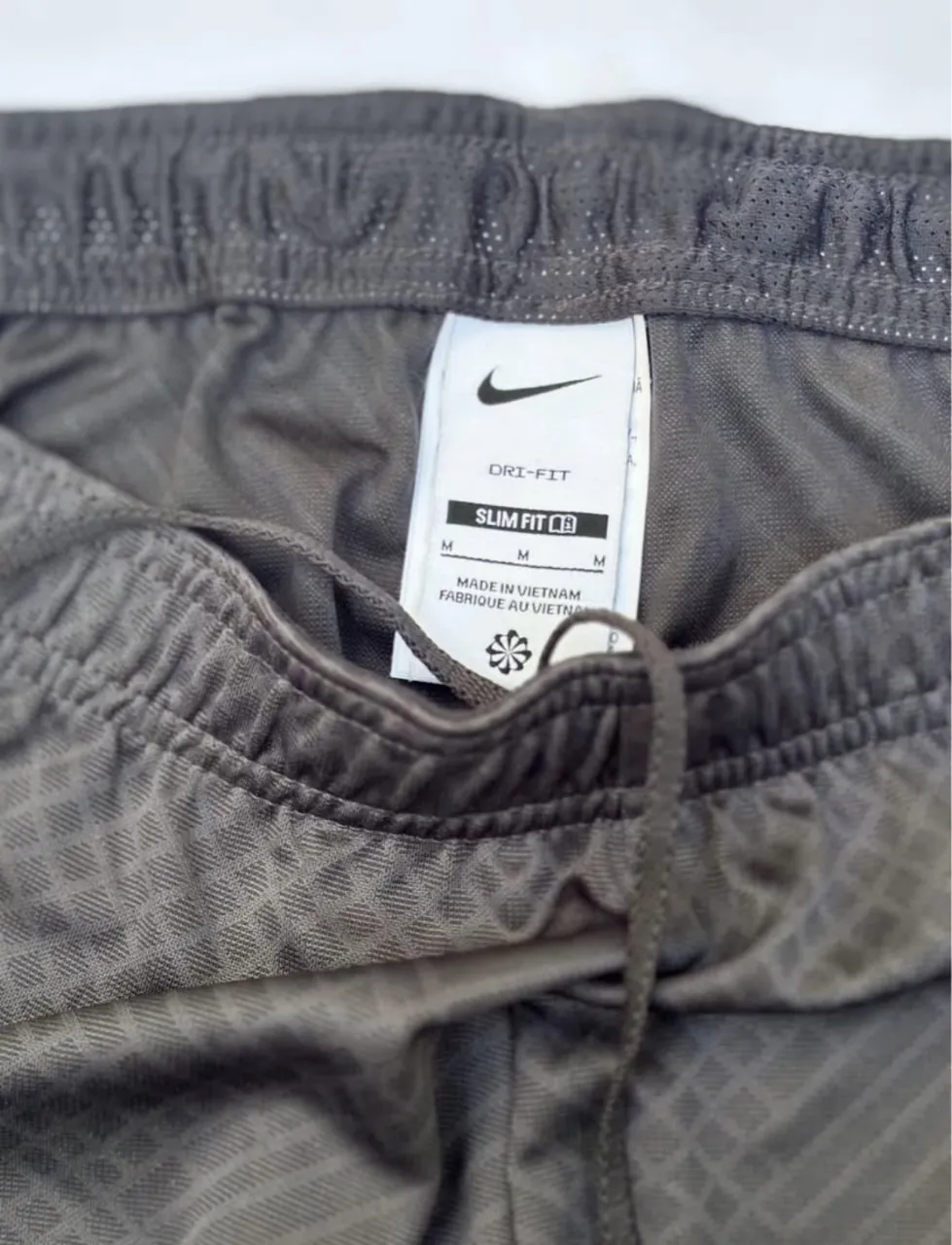 Short Nike - Vista 4