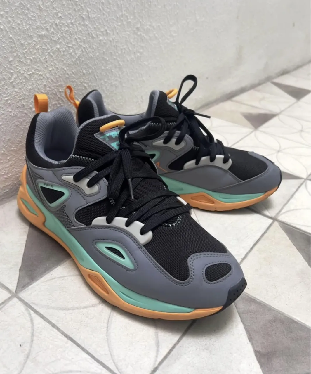 ZAPATILLAS 10.5 US PUMA TRC BLAZE
28cm
2-3 usos. Tal como se ven. 