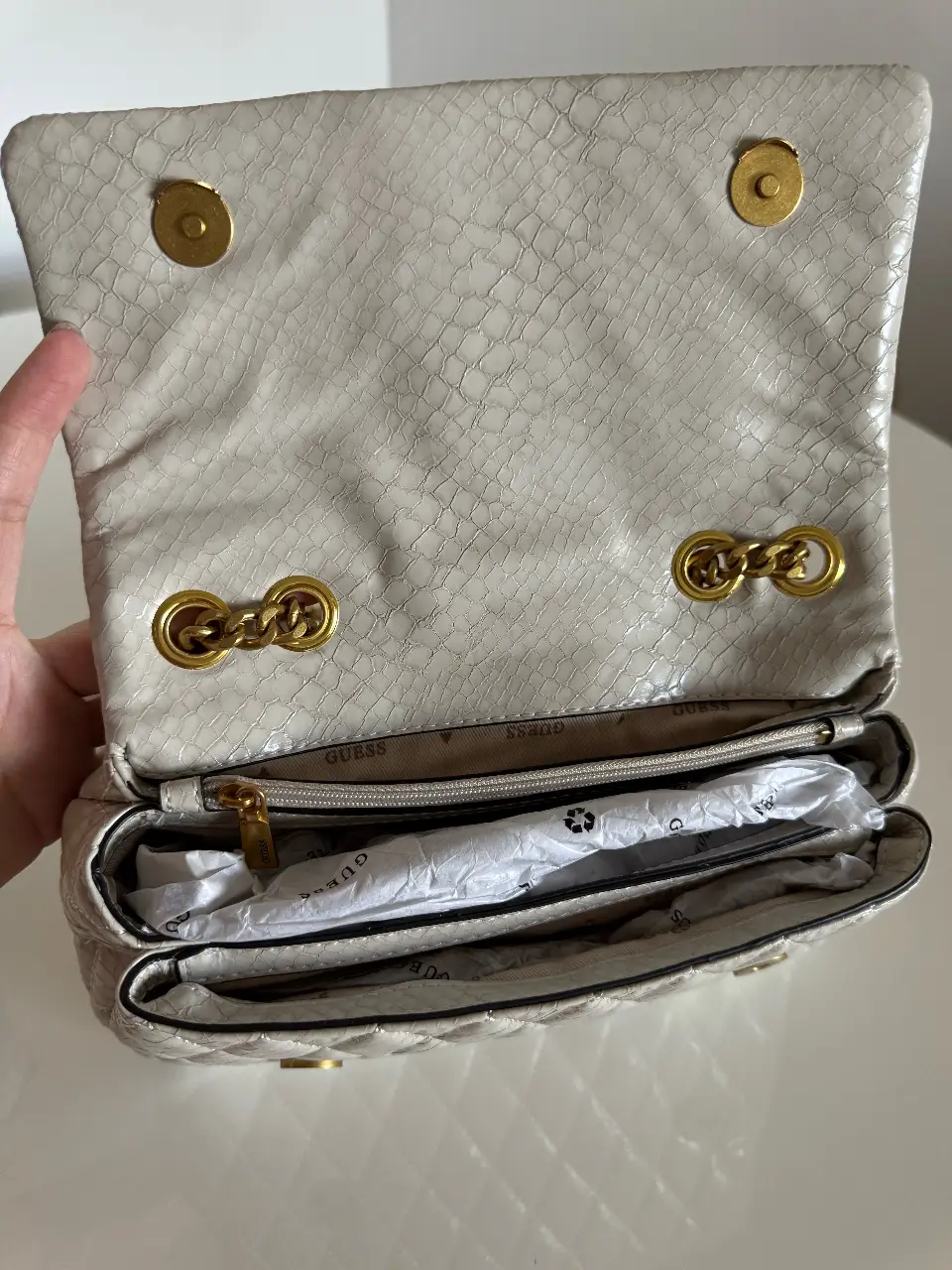 Cartera GUESS - Vista 4