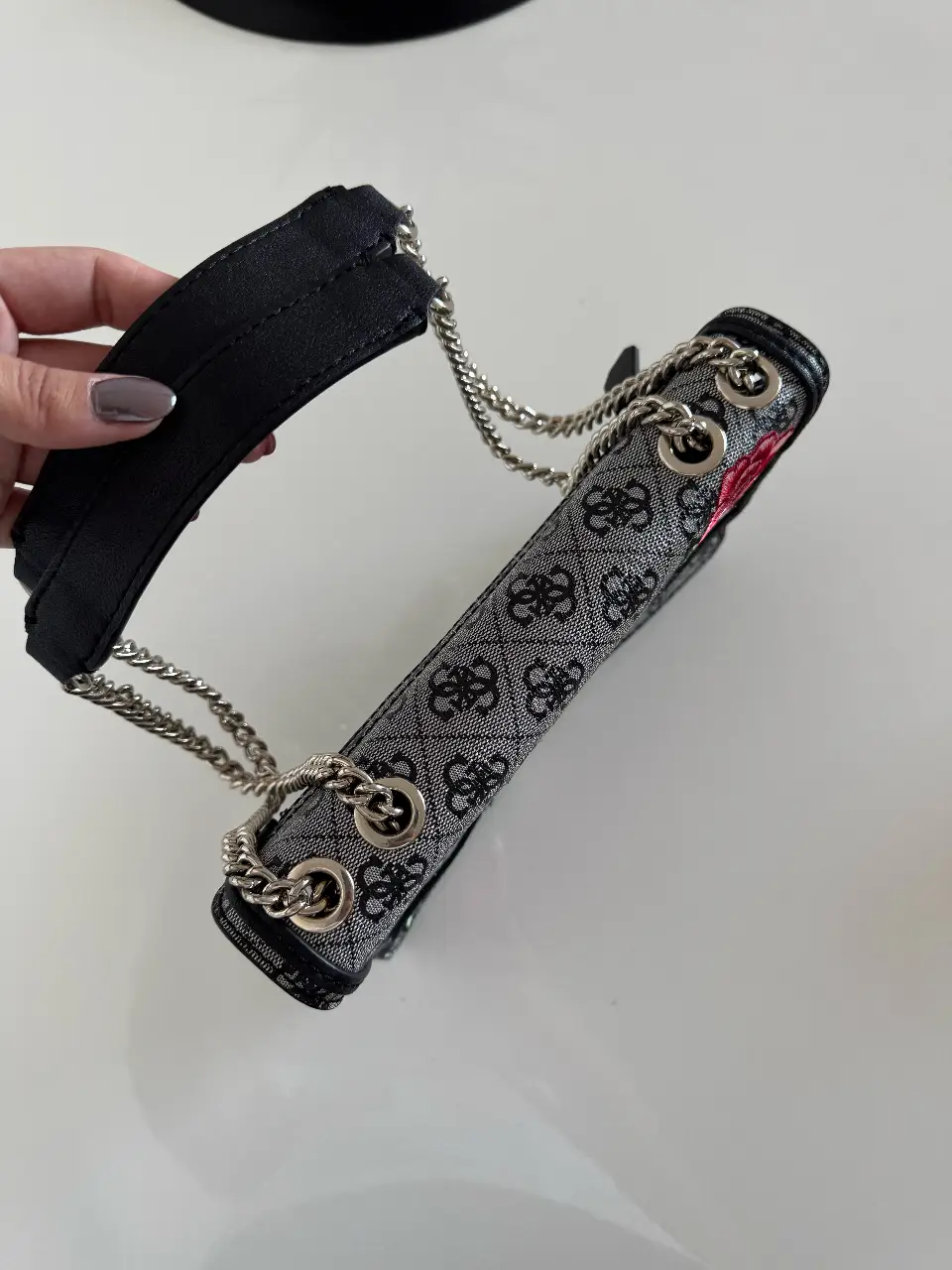 Cartera GUESS - Vista 3