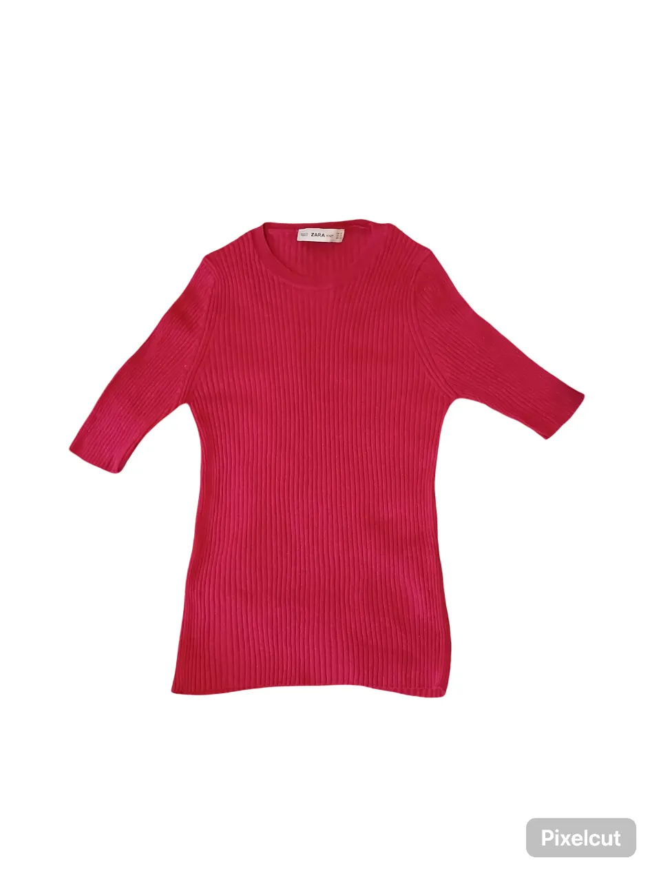 Sweater de mujer de punto acanalado, color fucsia. Manga 3/4 y cuello redondo. Ideal para un look casual y cómodo.