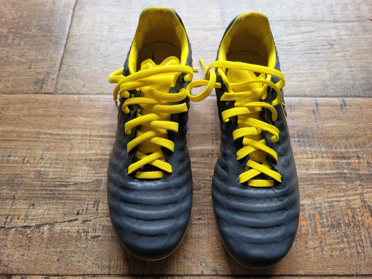 Botines de fútbol Nike Tiempo Legend 8 Elite FG. Color gris con detalles en amarillo. Tacos para césped natural. Talle EUR 37.5      *** SIN USO /SIN CAJA*** Revisar fotos.
