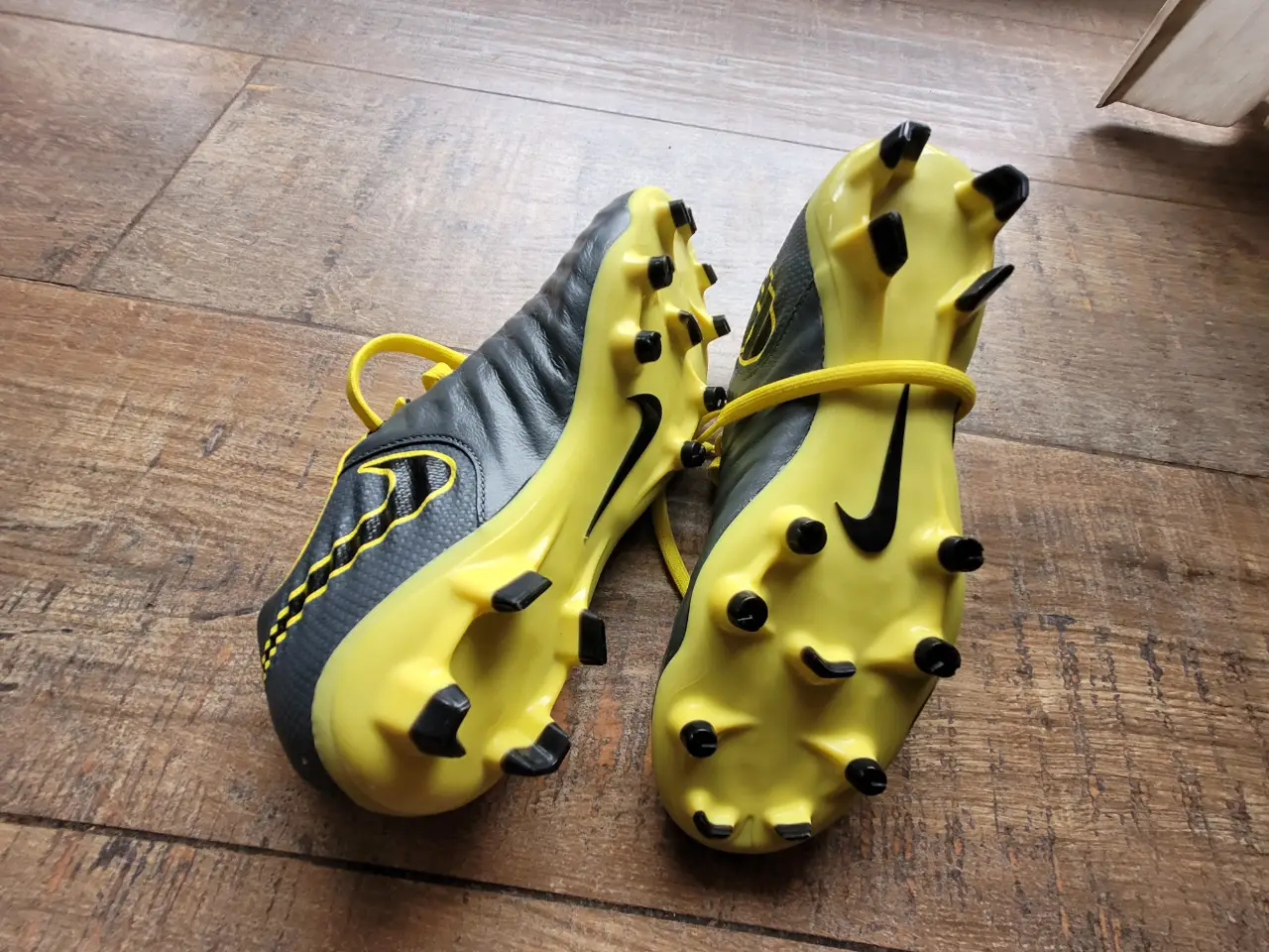 Botín de fútbol Nike - Vista 2