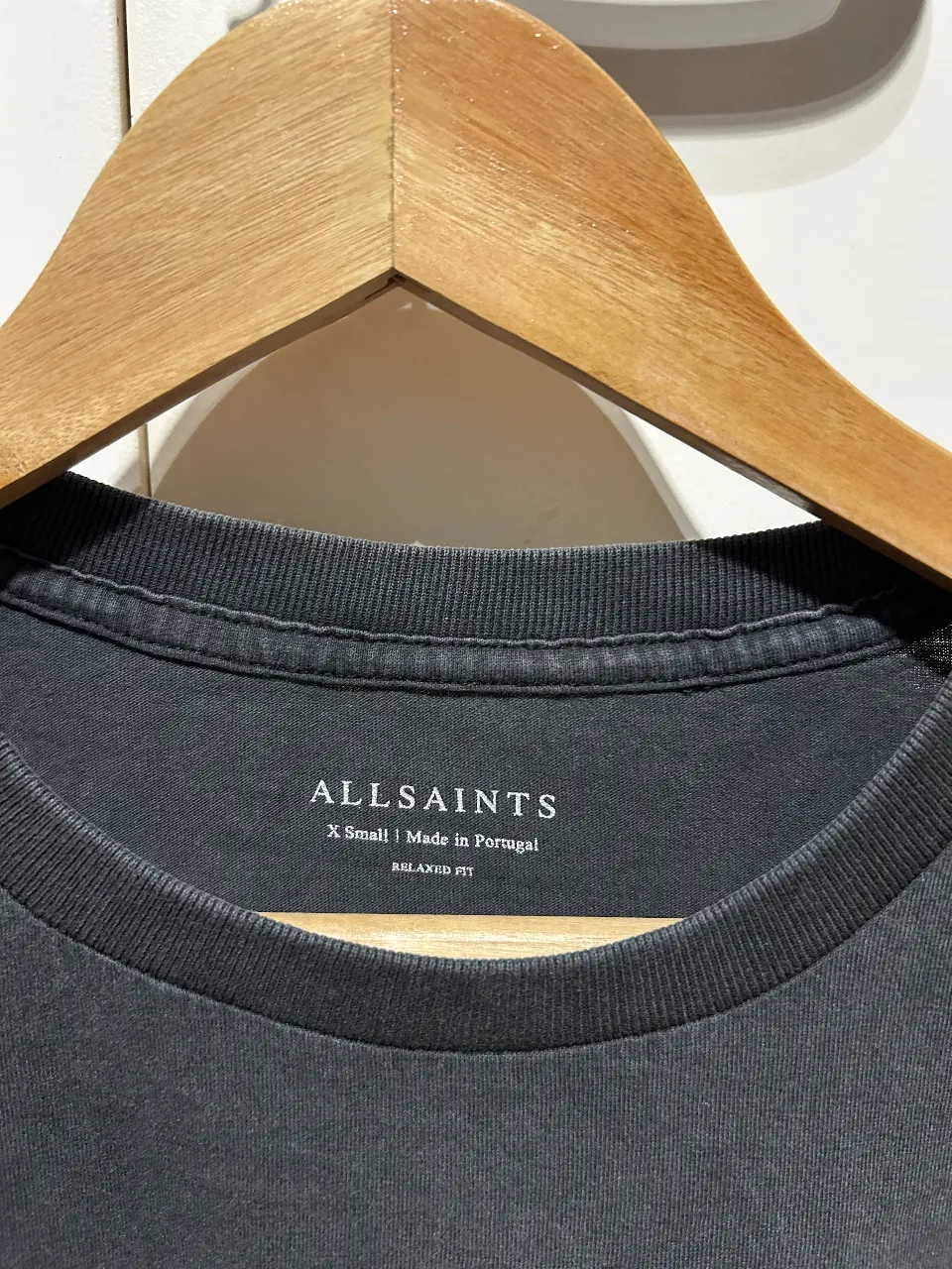 Remera AllSaints - Vista 3