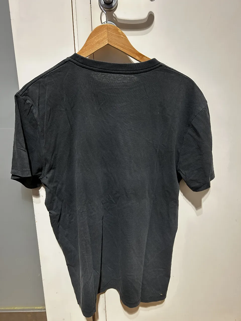 Remera AllSaints - Vista 4