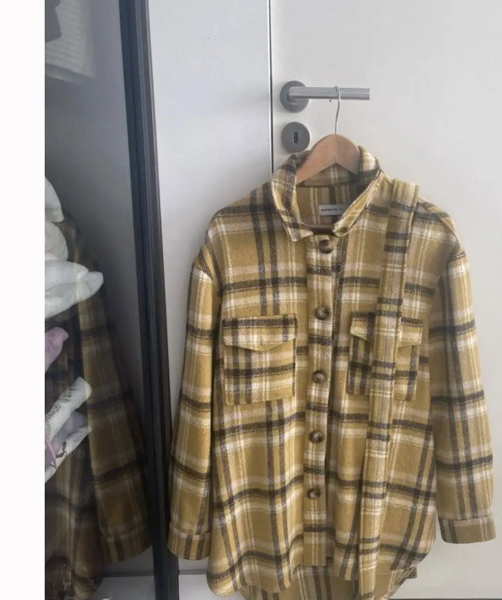 Camisa a cuadros de mujer, estilo leñador, en tonos amarillo y blanco. Ideal para un look casual y abrigado.