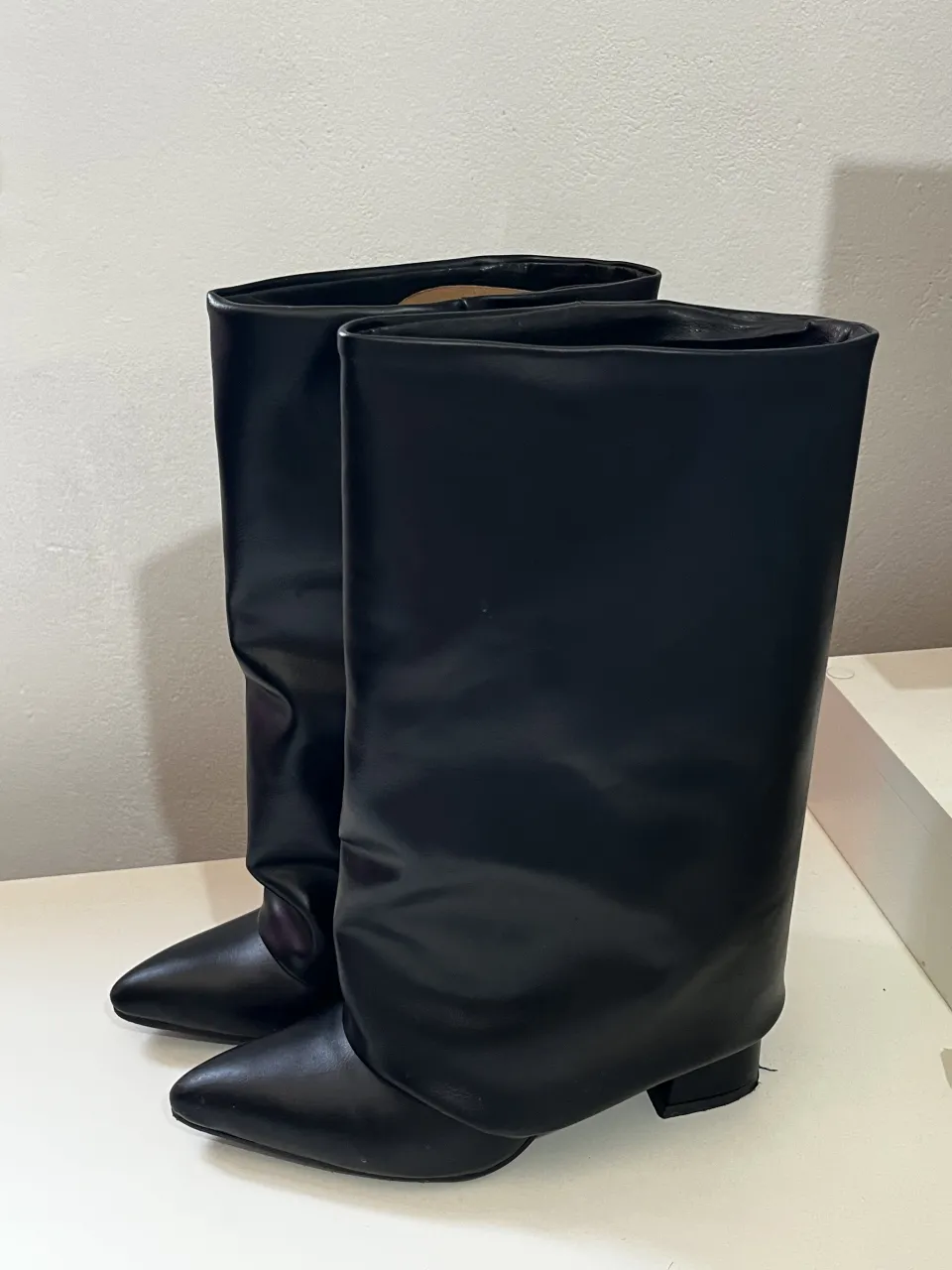 Botas A ≠ - Vista 2