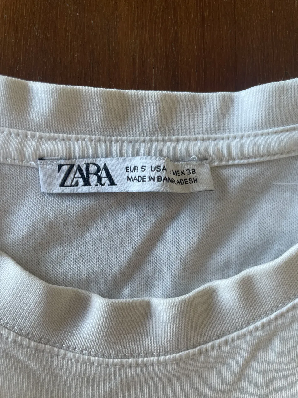 Remera Zara - Vista 2