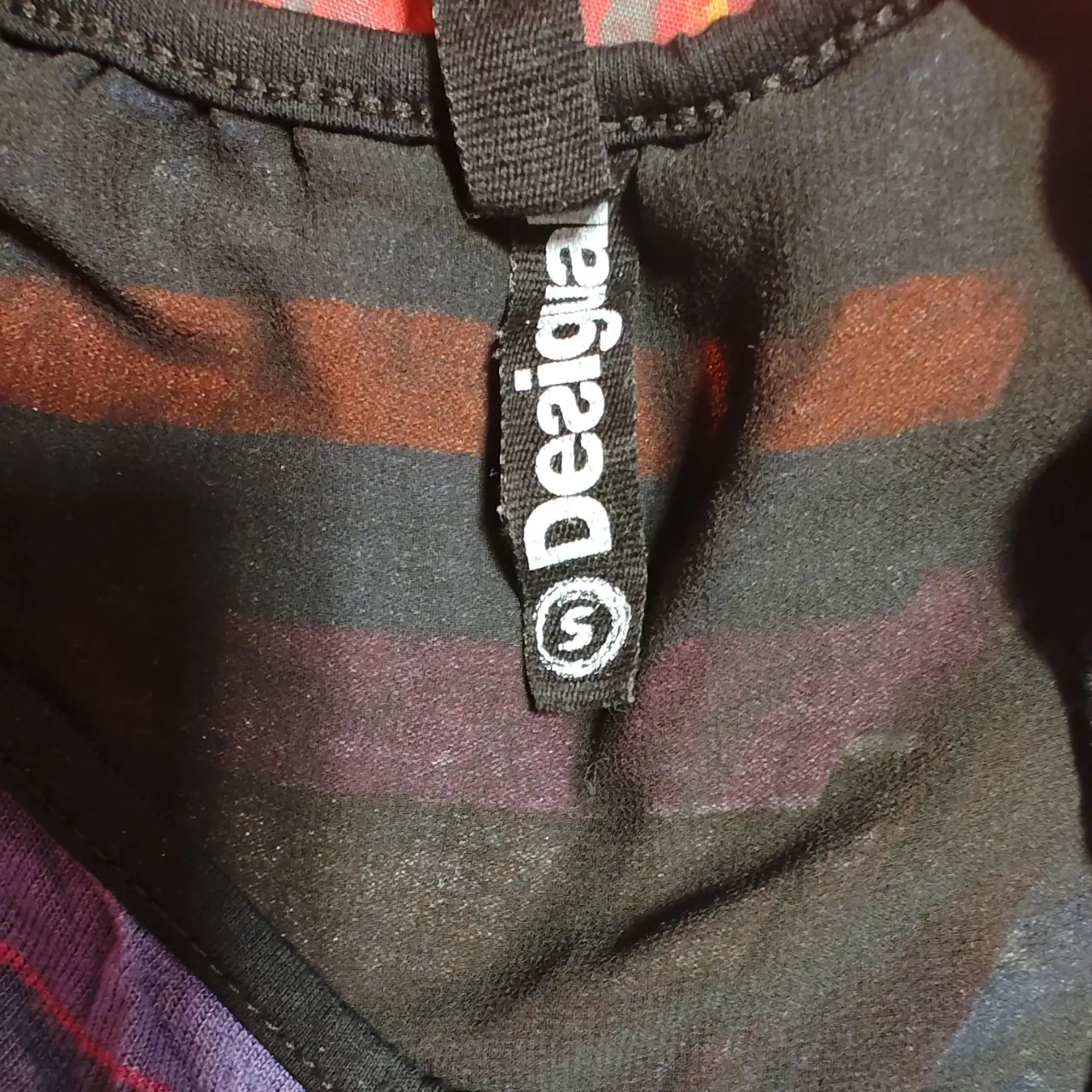Musculosa Desigual - Vista 3