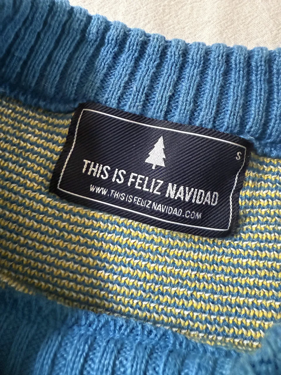 Sweater THIS IS FELIZ NAVIDAD - Vista 3