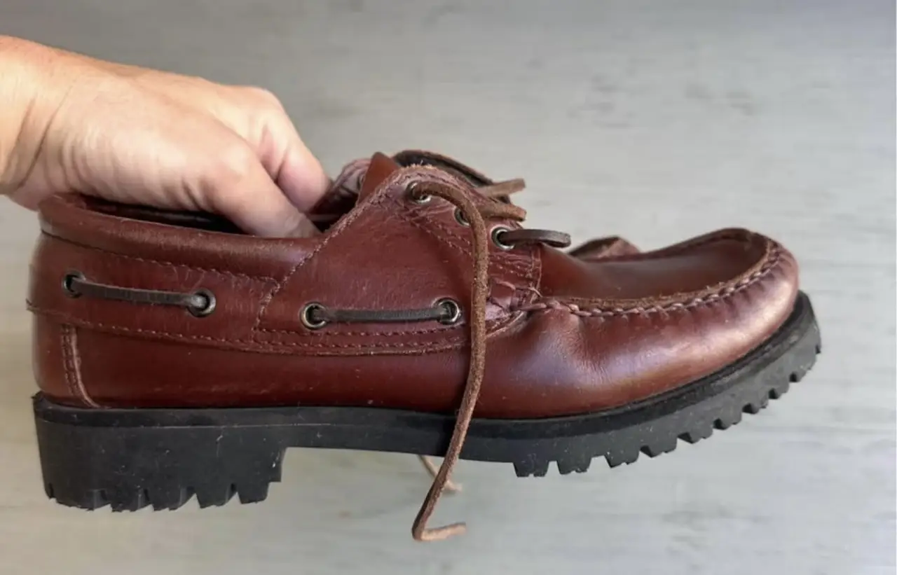 Náuticos FEBO de cuero marrón con suela de goma. Estilo clásico y duradero, ideales para un look casual y cómodo. Marca Febo.