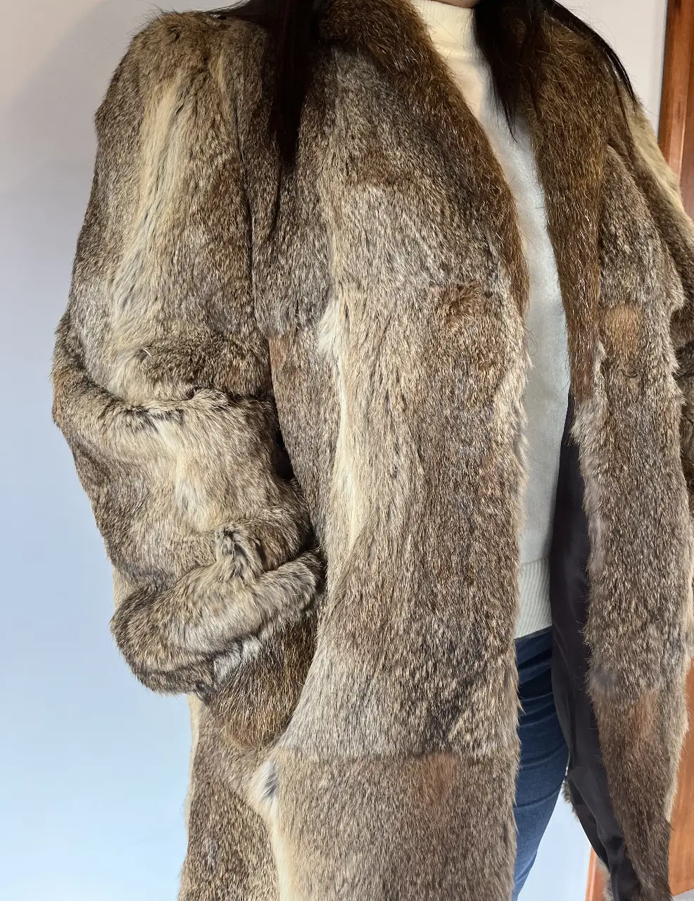 Tapado vintage de piel natural de conejo con nutria sin depilar en cuello y puños. Forrado. Perfecto para un look elegante y abrigado. Se escuchan ofertas!