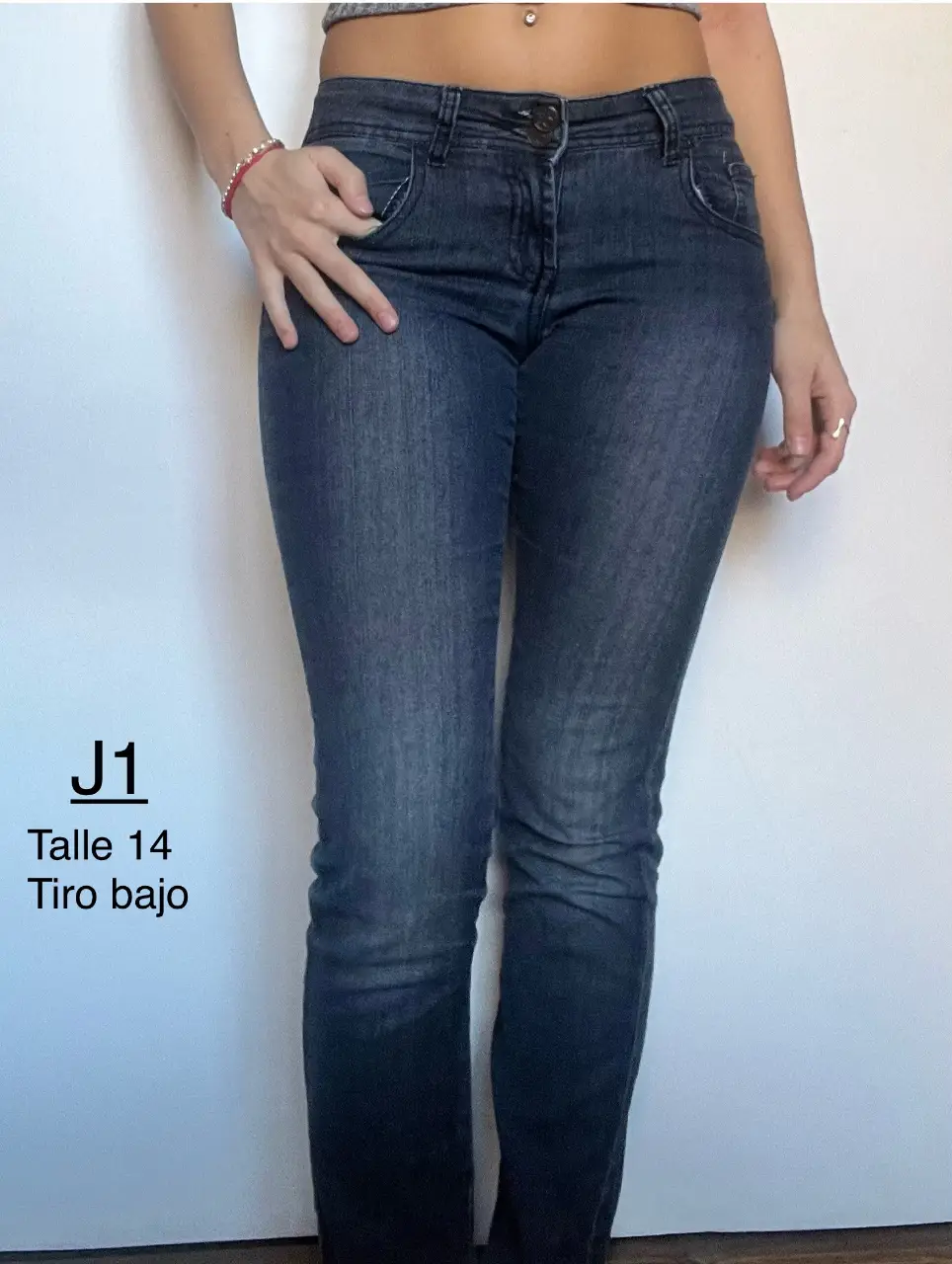 Jeans de mujer tiro bajo, talle 14. Ideal para un look casual y moderno. Marca falabella (ELV!).