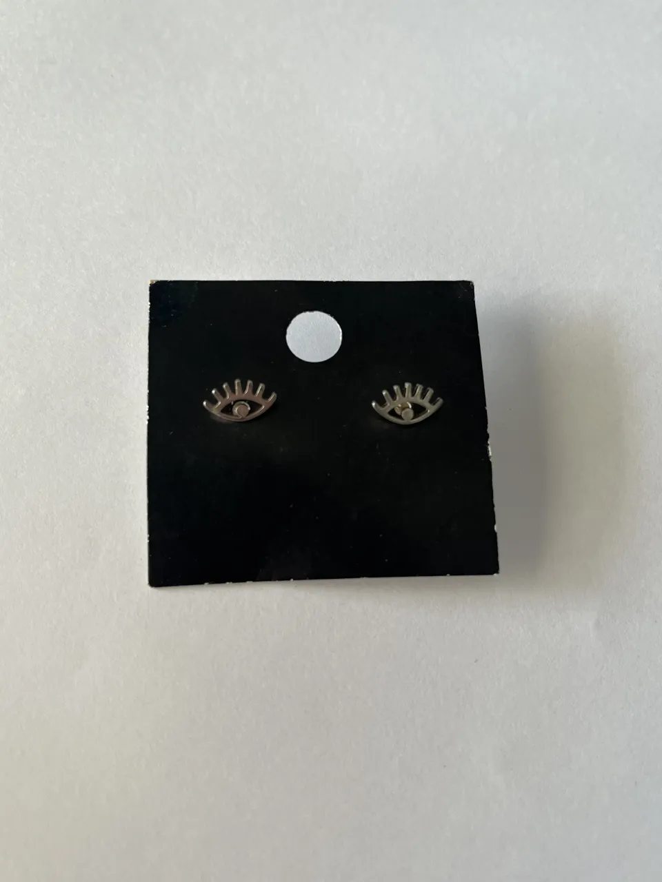 Aros con forma de ojo, plateados. Inoxidable 