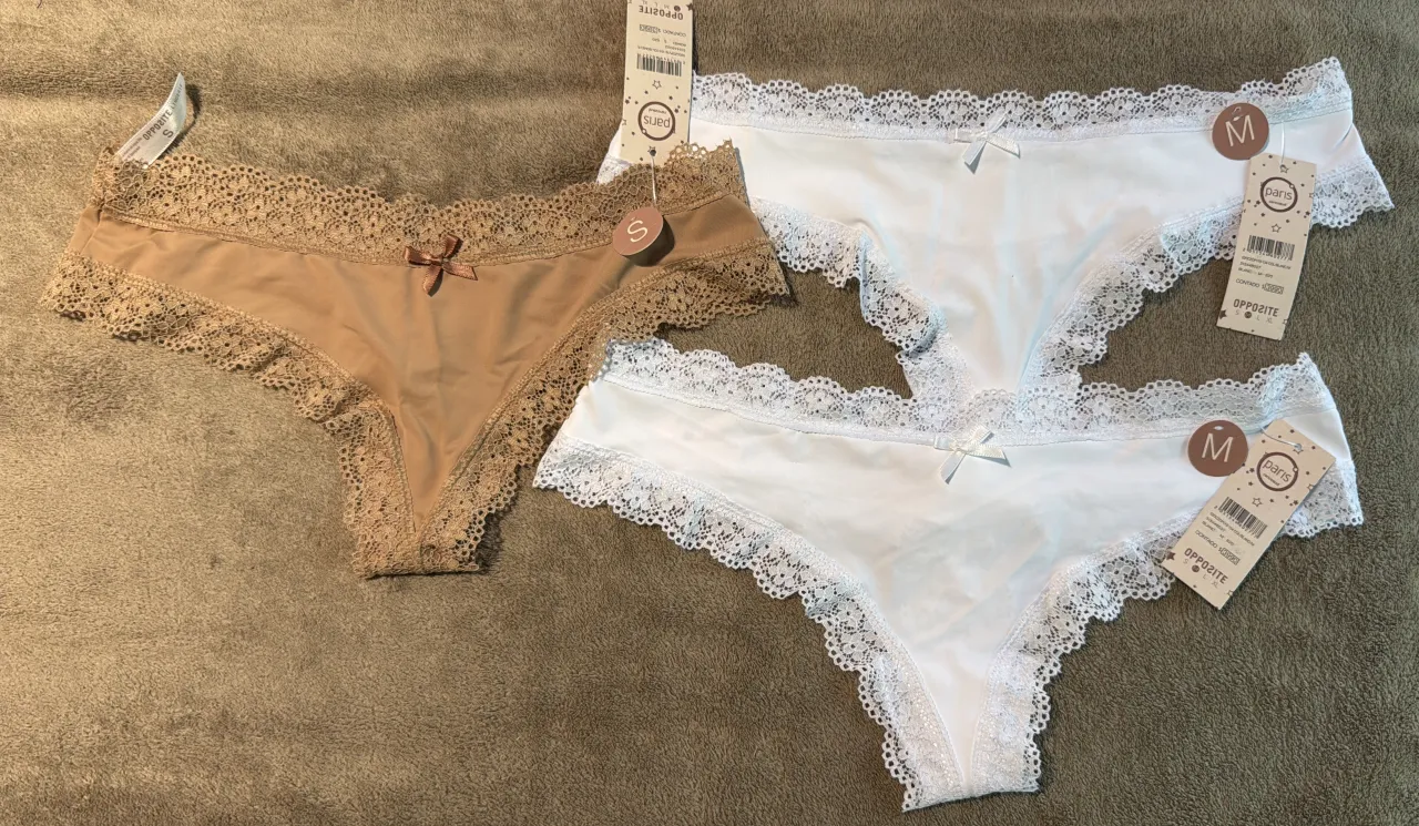 Bombachas de luces con encaje con detalle de moño. Excelente calidad. Importadas. Lote de las tres últimas unidades: dos blancas en M y una marrón en S.