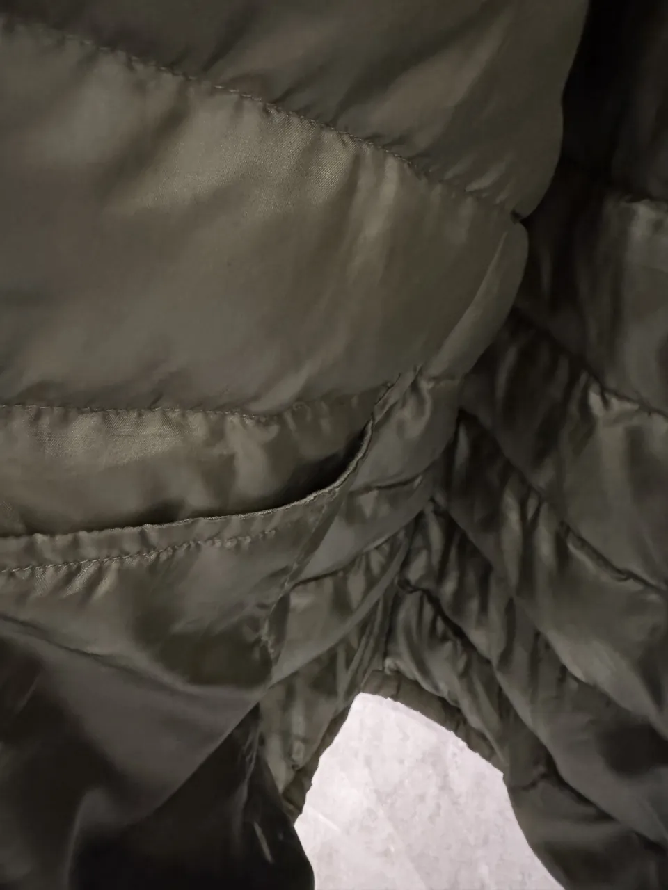 Campera de plumas Uniqlo - Vista 4