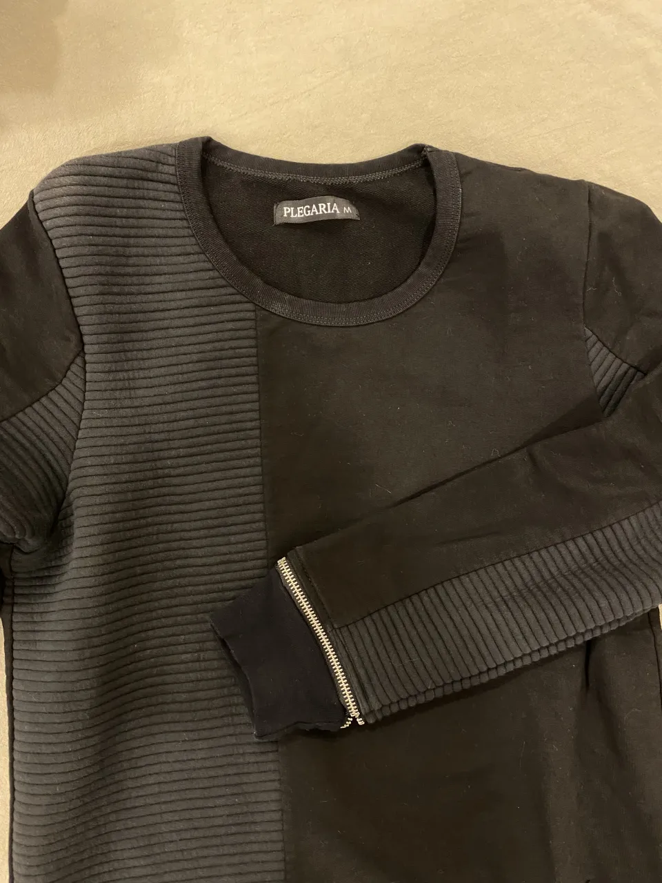 Buzo Plegaria - Vista 3