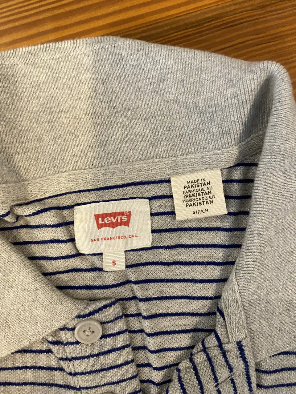 Remera Levi's - Vista 2