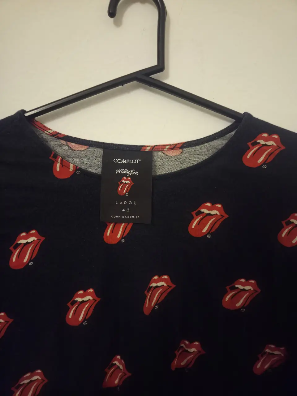 Remera Complot - Vista 2