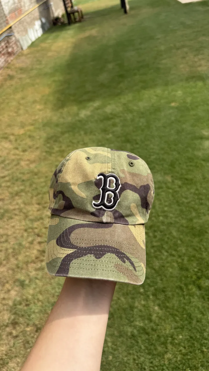 gorra vintage original de los boston red sox, equipo de beisbol de la mlb.

diseño camuflado, ajustable en la parte de atras.