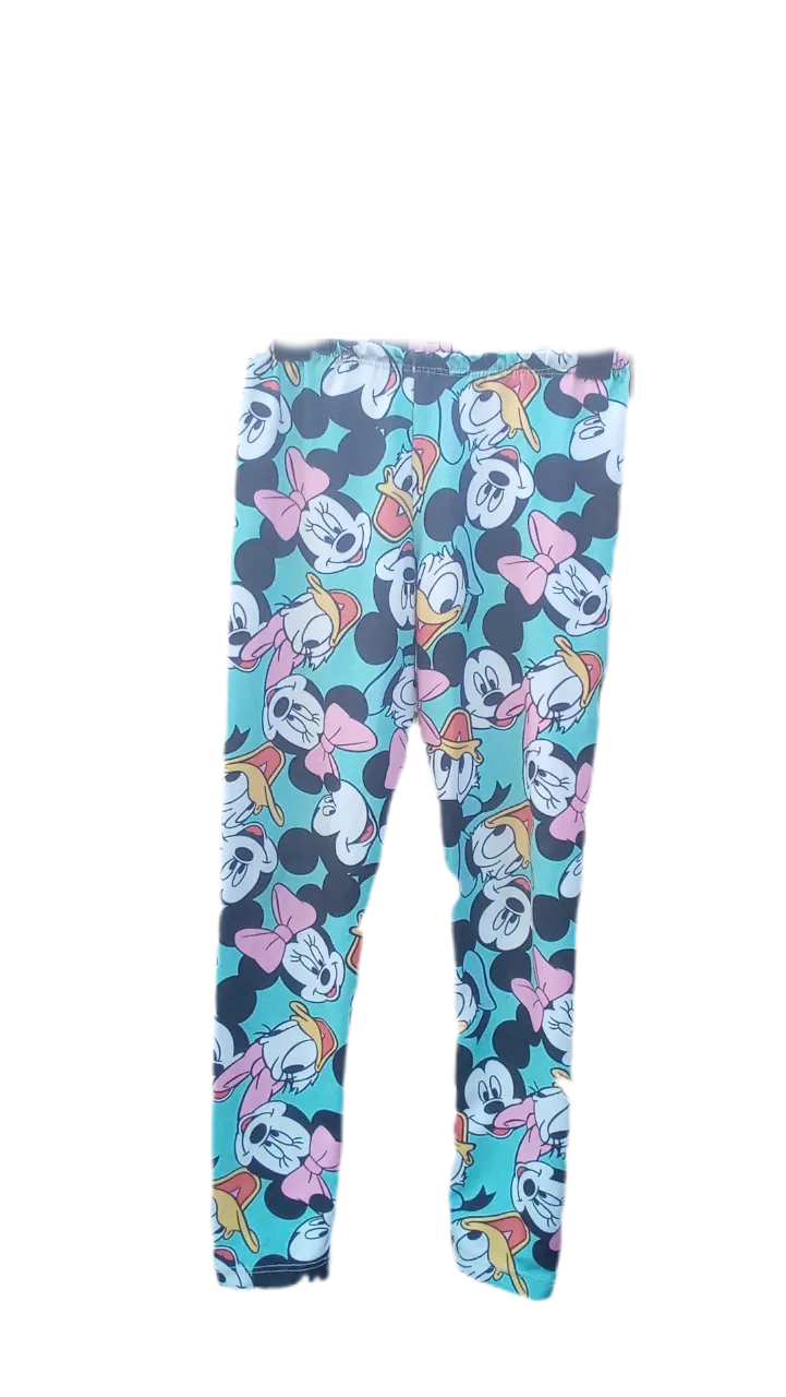 Calzas largas con estampa de personajes de Disney, incluyendo a Mickey Mouse, Minnie Mouse y Donald. El fondo de las calzas es de color turquesa.