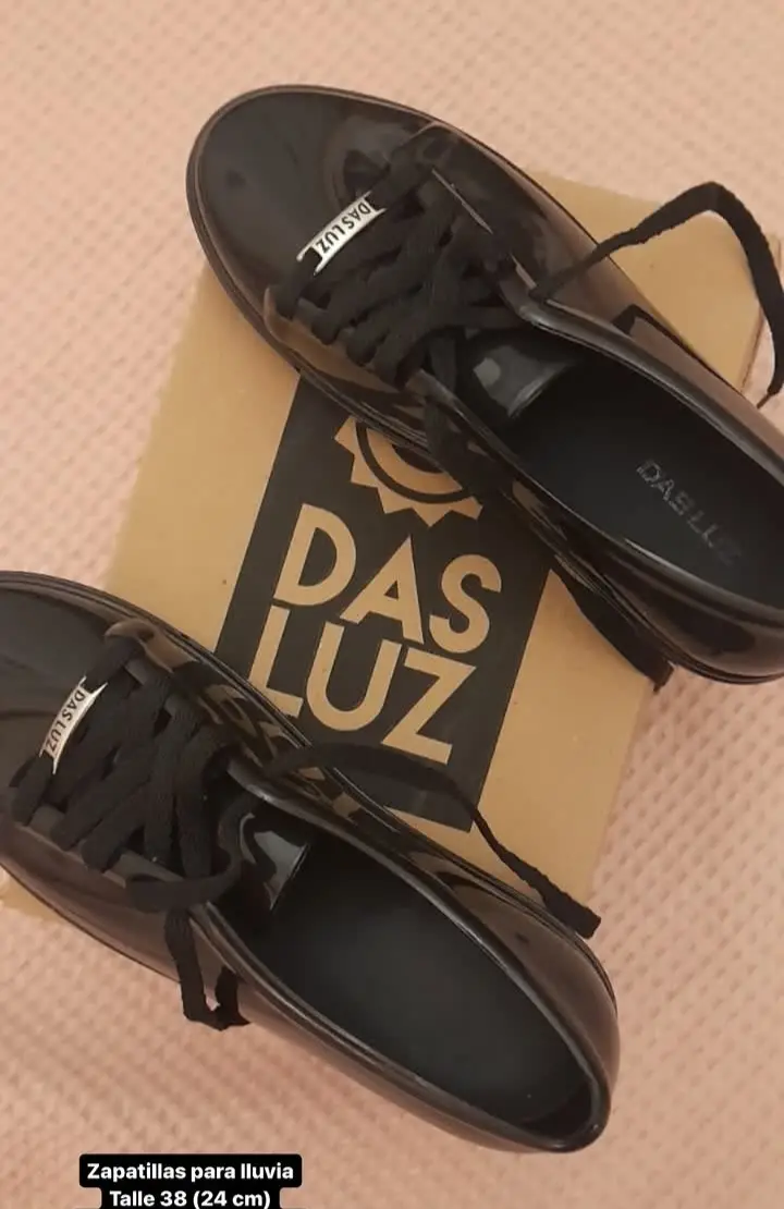 Zapatillas para lluvia negras, talle 38 (24 cm).