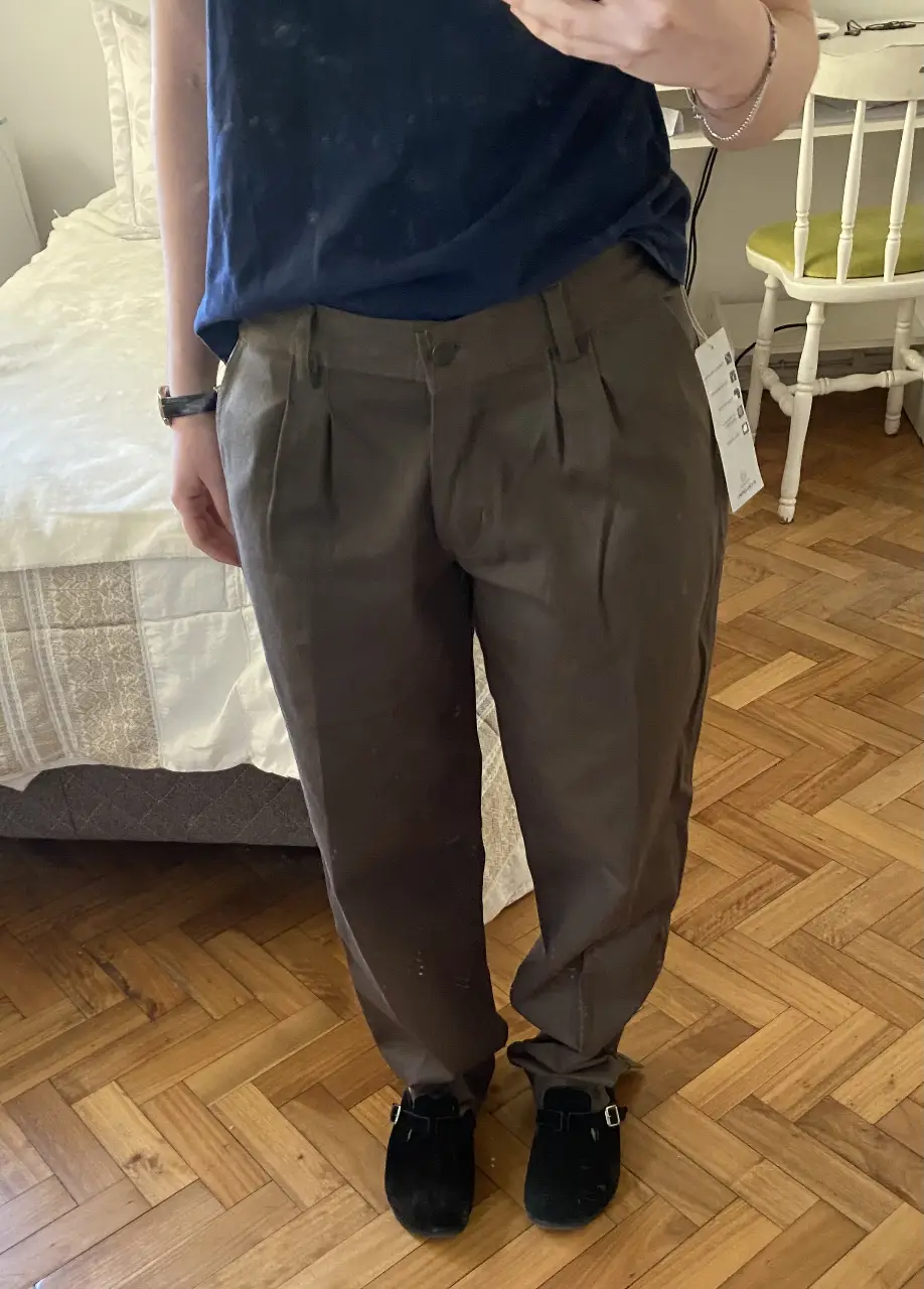 Pantalón bombacha de campo verde oscuro de la marca Explora, talle 38. Confeccionado en tela sarja algodon. Ideal para un look casual o de trabajo. 
