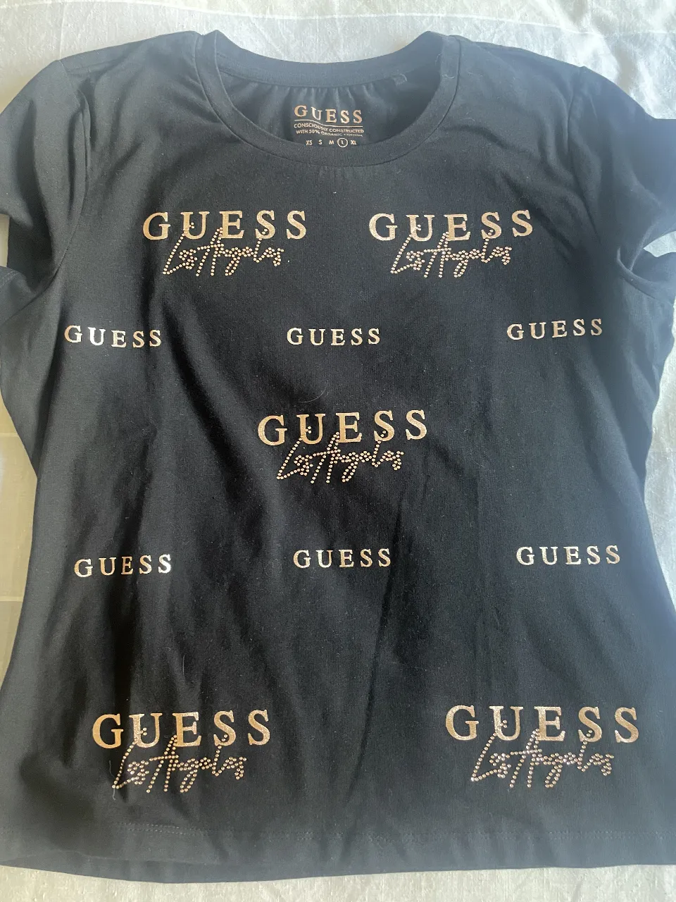 Remera GUESS - Vista 5
