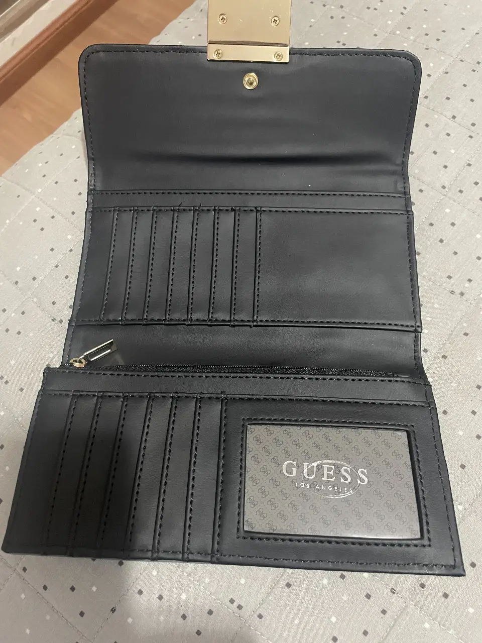 Billetera GUESS - Vista 2