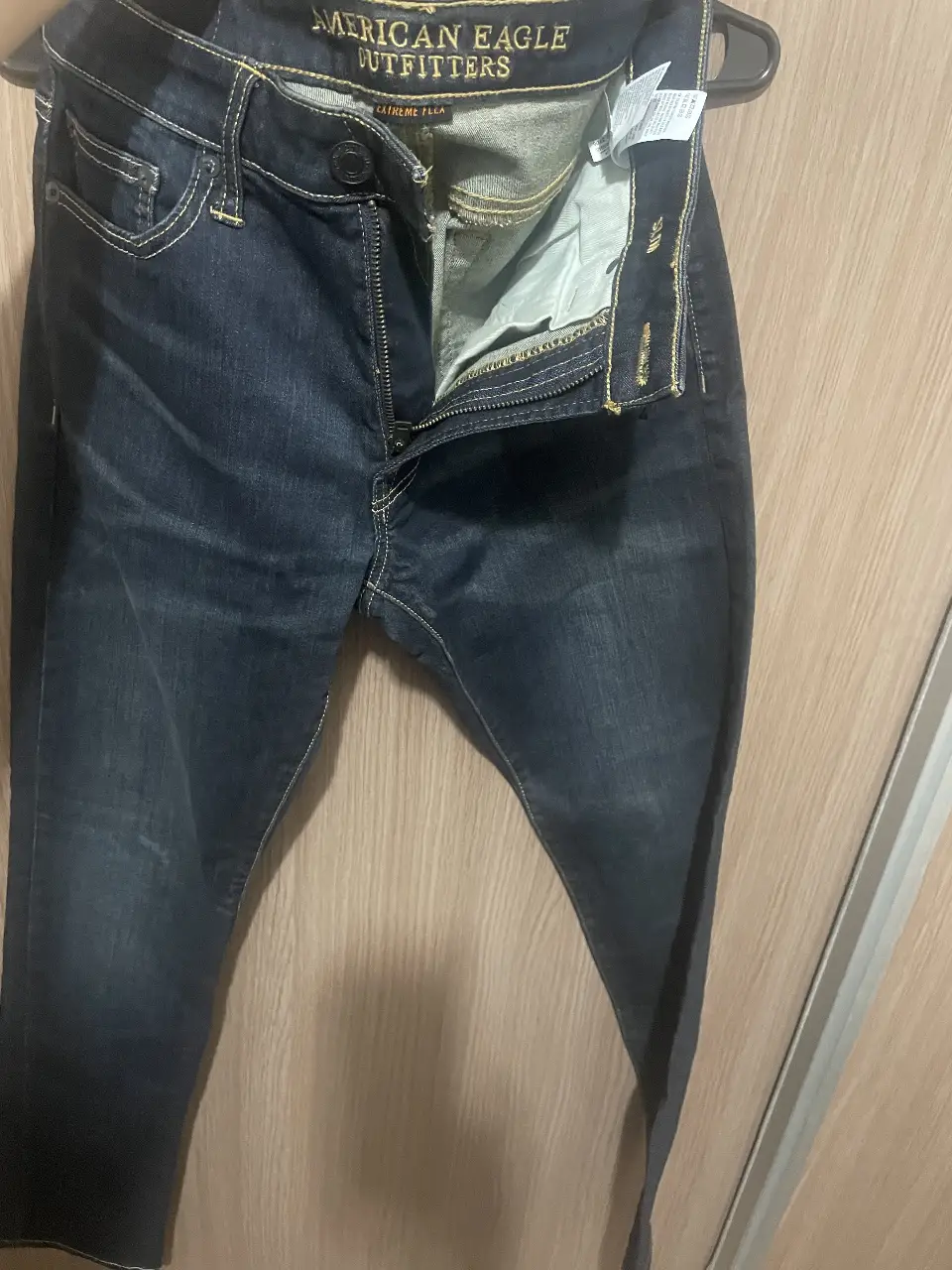 Jeans de hombre American Eagle, corte recto, color azul oscuro, talle 30x32, con etiqueta.