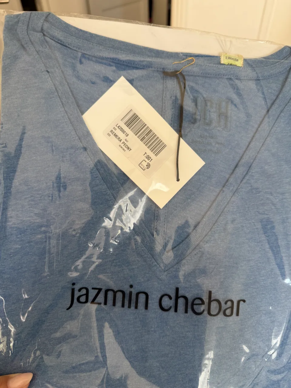 Remera Jazmín Chebar - Vista 3