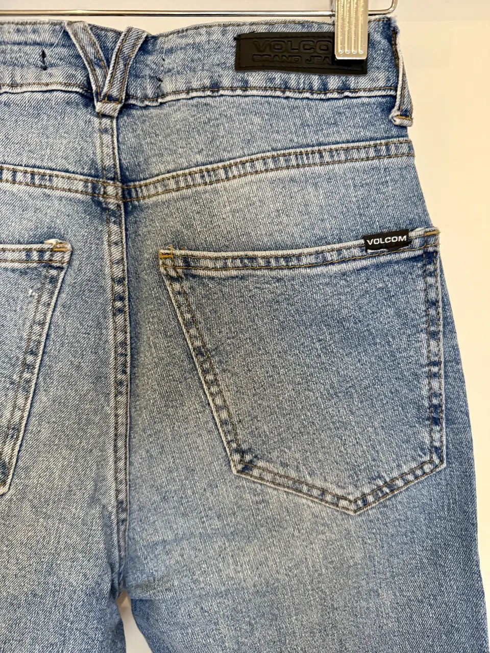 Jean Volcom - Vista 5