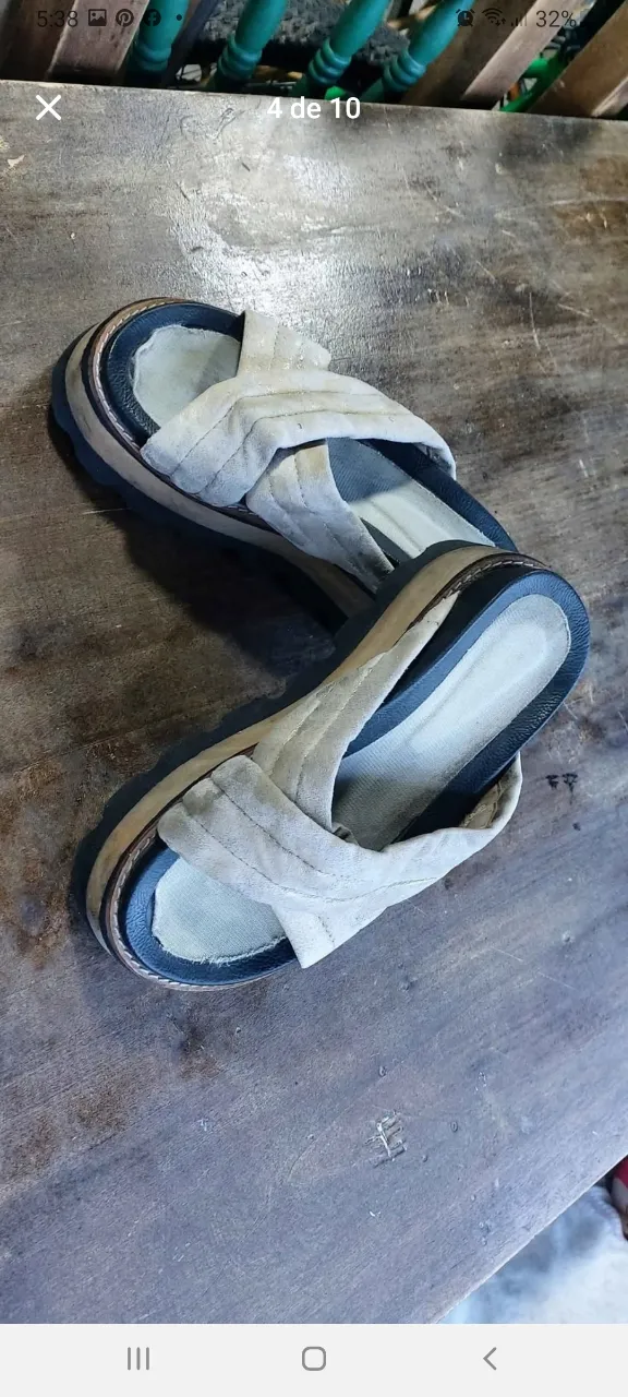 Sandalias de cuero con plataforma, ideales para un look casual y cómodo. Perfectas para el verano.