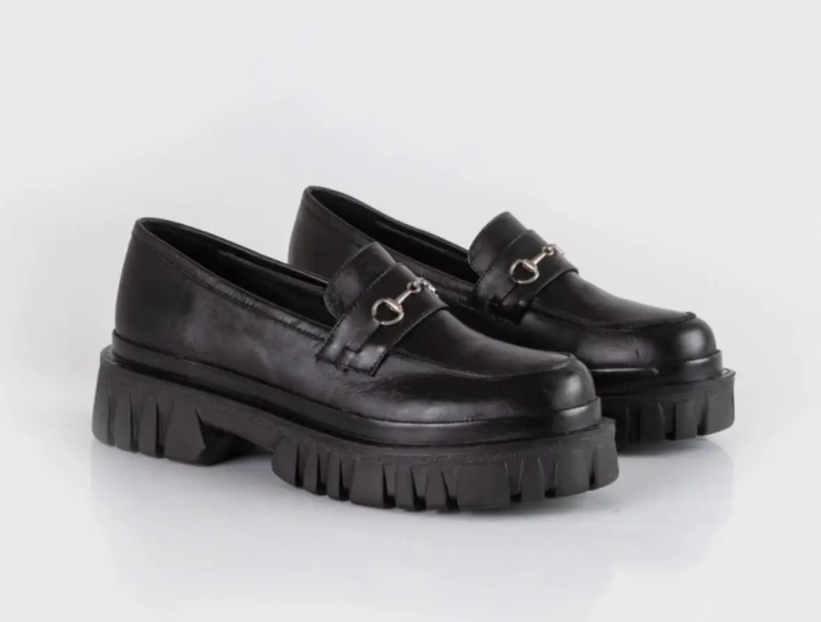 Mocasines de cuero vacuno con plataforma y suela track. Marca Fluge
