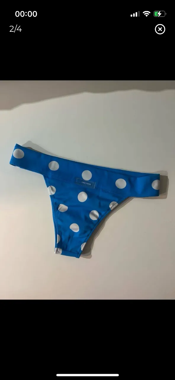 Bombacha de bikini azul con lunares blancos. Marca Caro Cuore. Talle S.