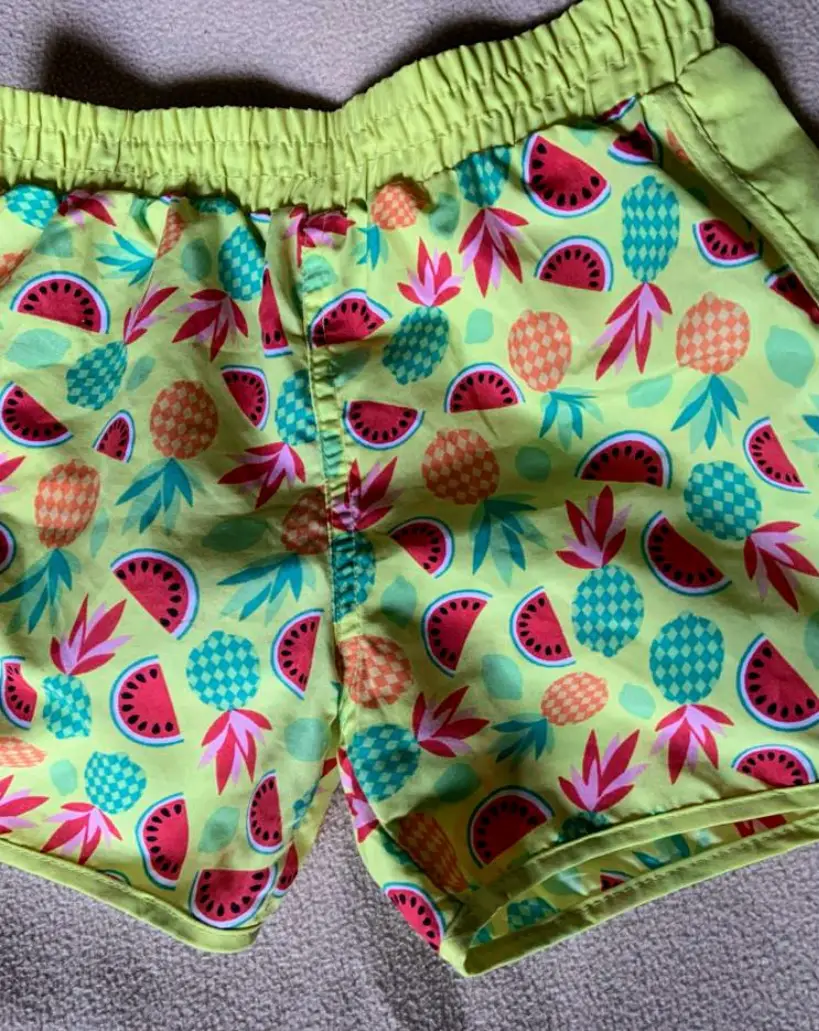 Short de niña con estampado de frutas, ideal para el verano. Talle 12 años.