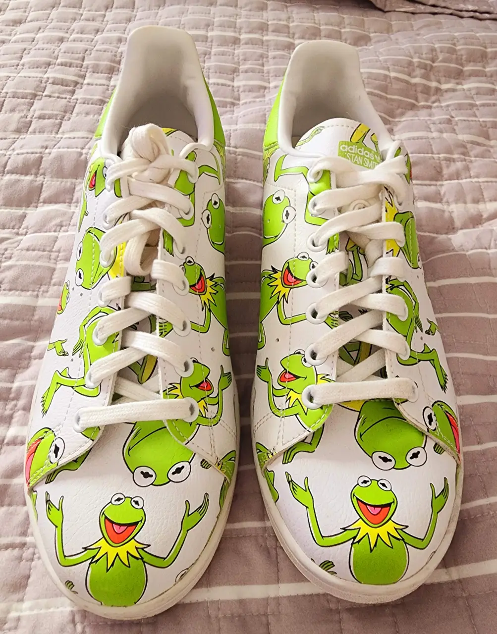 Zapatillas Adidas Stan Smith con diseño de Kermit el sapo. Talle 10 US. Nuevas, con etiquetas.