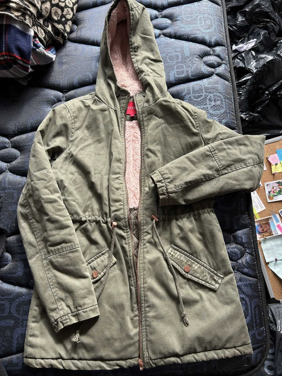 Campera GUESS - Vista 3