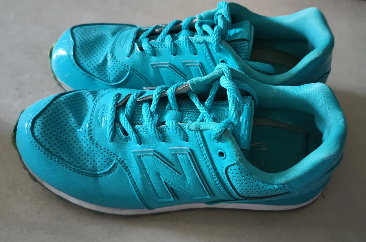 Zapatillas New Balance celeste, talle 38

