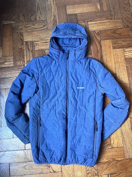 Campera Hi-Tec azul para hombre/ mujer, con capucha y cierre. Se puede usar para esquiar tambien. Para hombre es talle S y para MUJER es un talle M