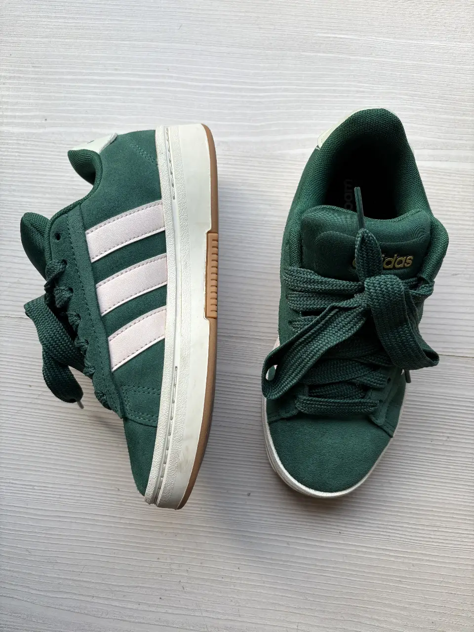 Zapatillas Adidas Campus verdes con detallesen rosa claro. Estan nuevas, las use 2 veces nada mas, aprovechalas!