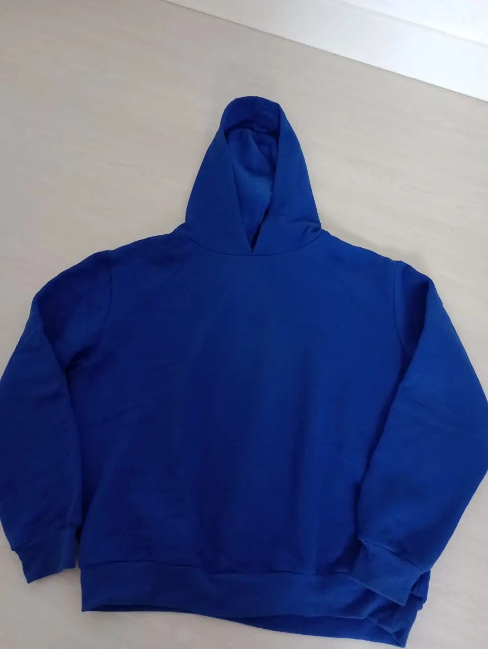 Buzo canguro azul con capucha, ideal para un look casual y cómodo. Estampado "Original" en la espalda, perfecto para el día a día.