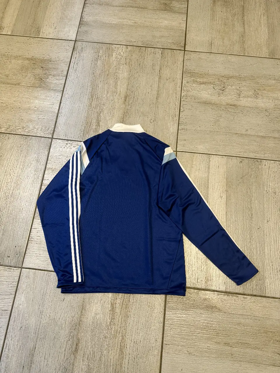 Camiseta adidas - Vista 2