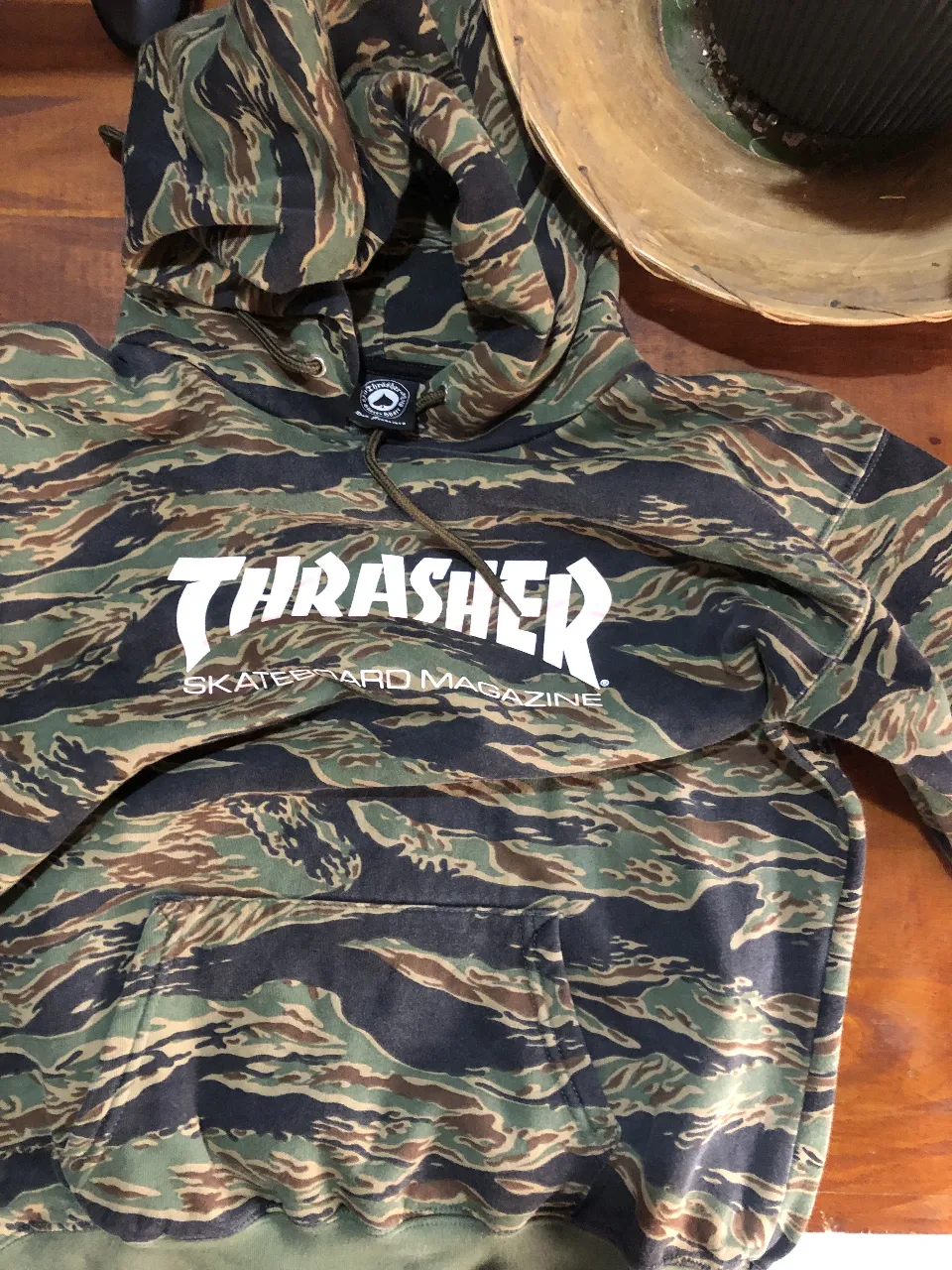 Buzo Thrasher - Vista 2